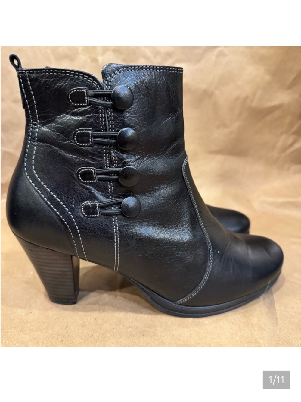 Softwaves Black Leather Victorian Style Buttoned 3” Heel Bootie. Size EU 39/US 8